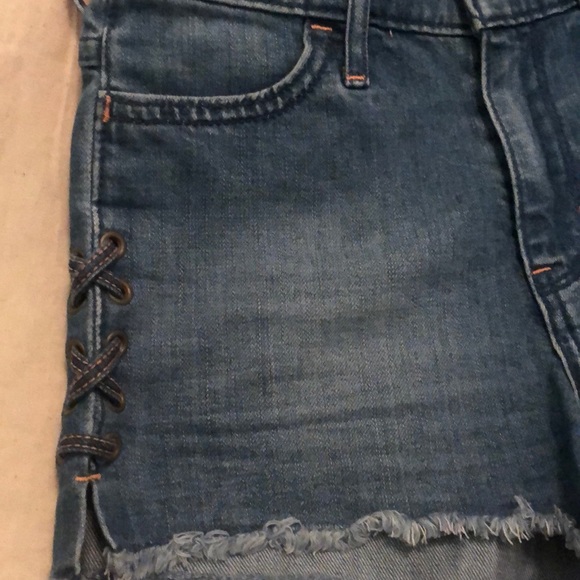 Hollister High Rise Short Short - Picture 2 of 4